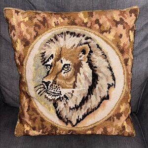 Vintage Lion design needle point Throw Pillow